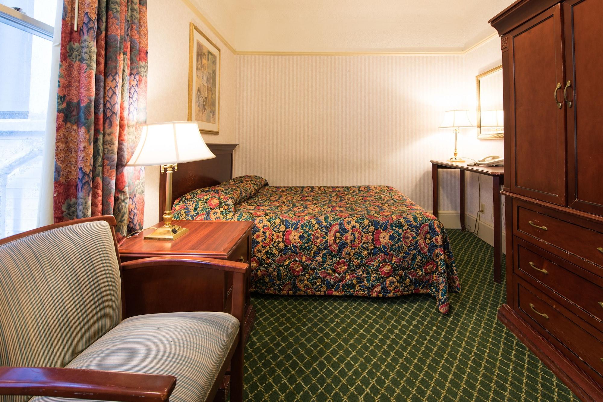 Union Square Plaza Hotel 2*