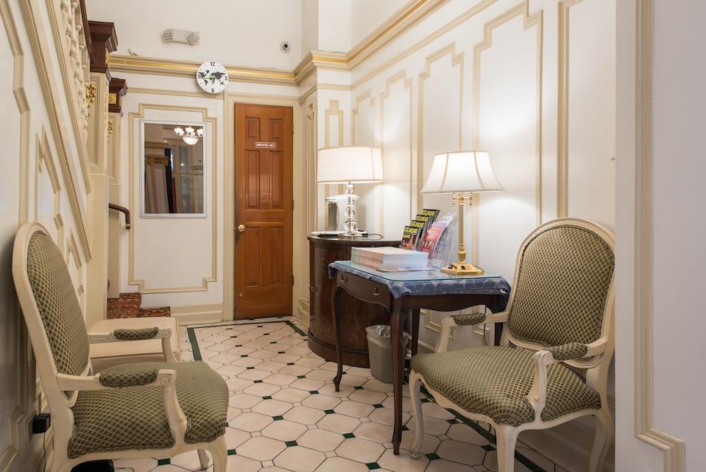 Union Square Plaza Hotel 2*